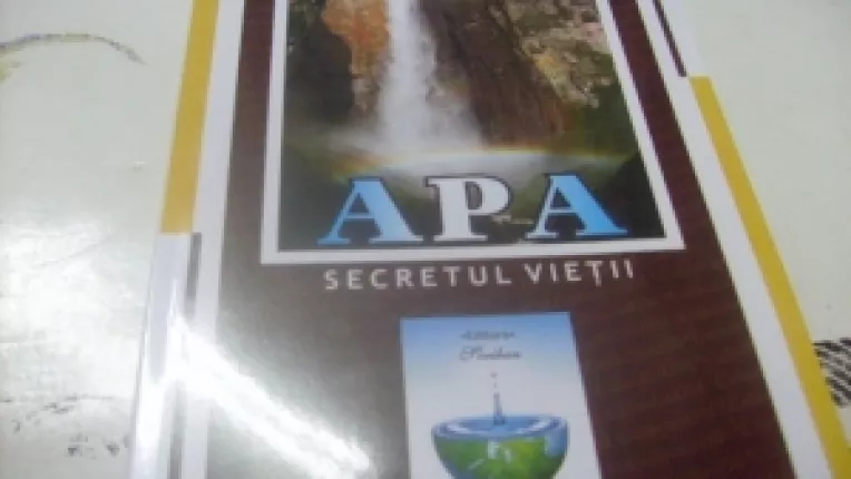 "Apa - secretul vietii", o carte de Dan Stoian, la Editura Scriban