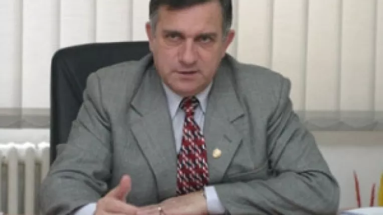 Funar a contestat la Biroul Electoral Central hotararile privind afisele electorale ale UDMR
